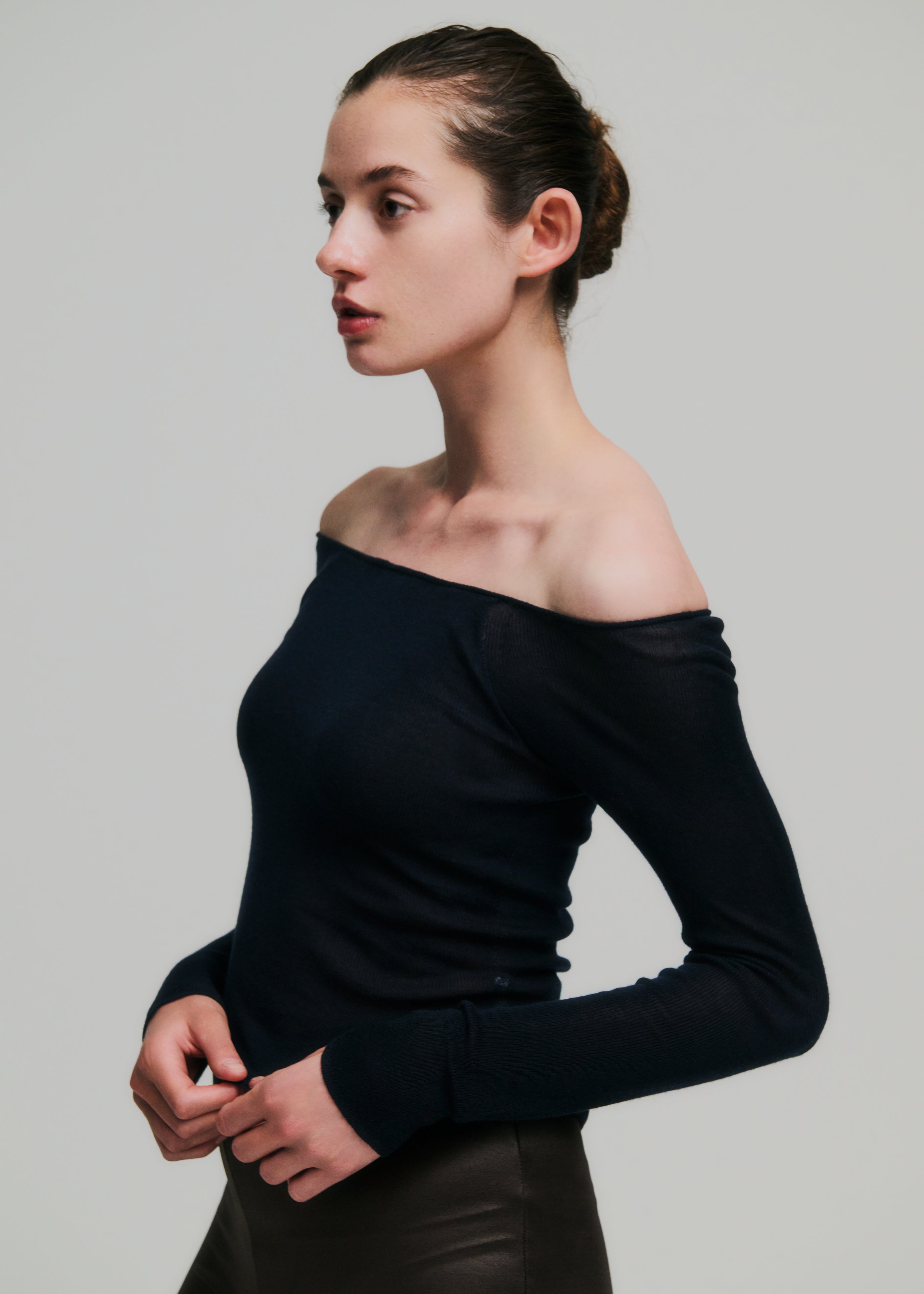 CROPPED OPEN SHOULDER