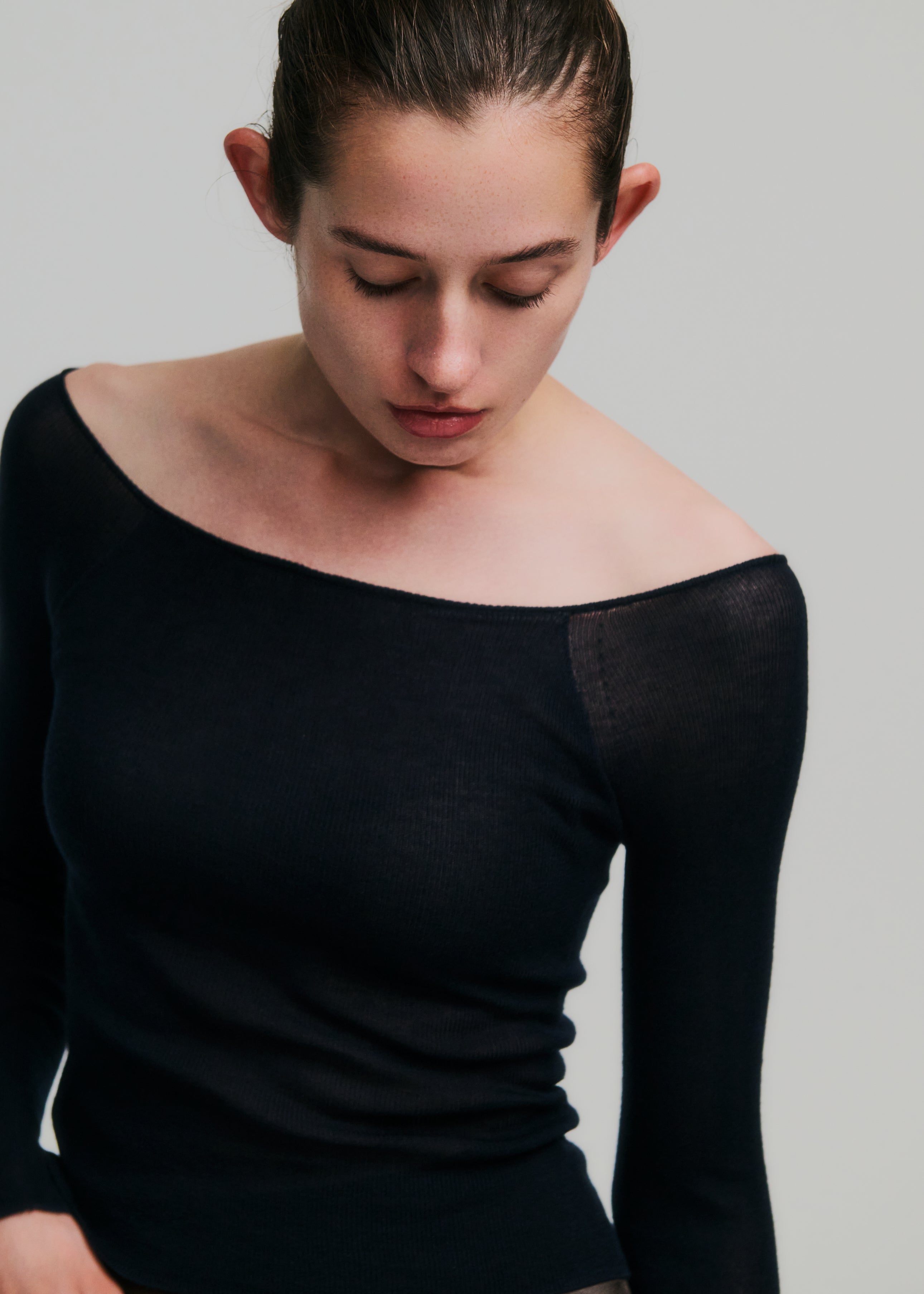 CROPPED OPEN SHOULDER