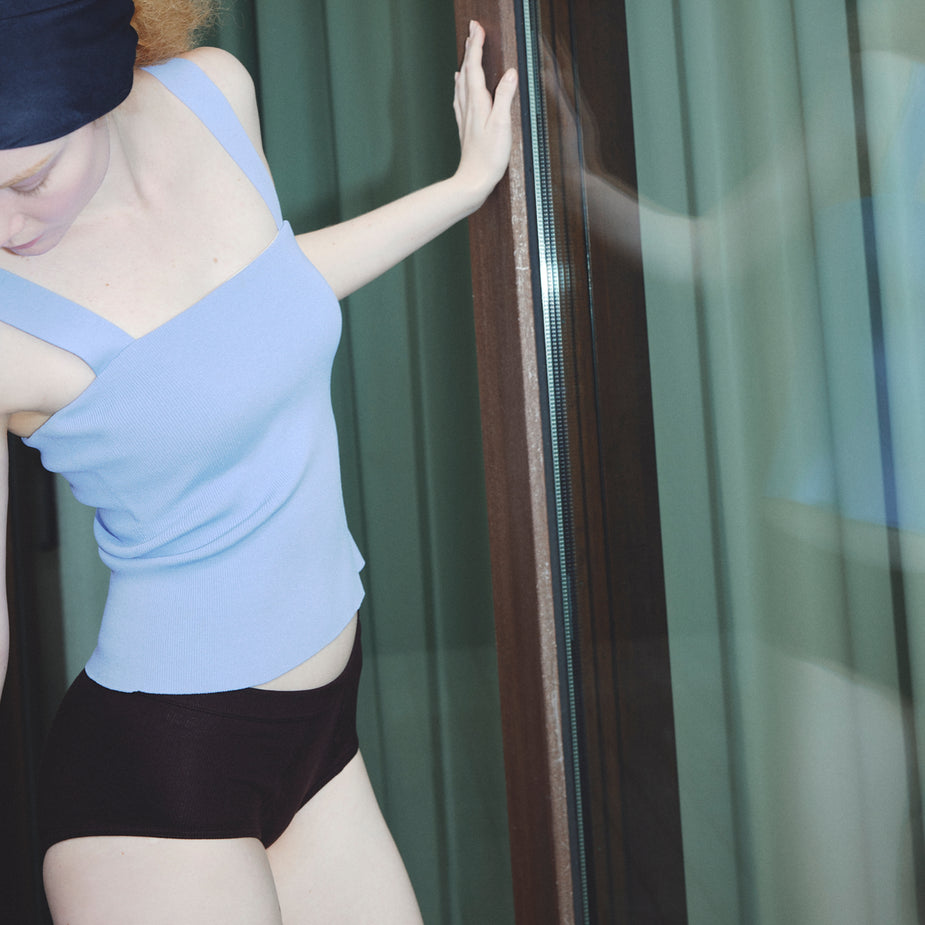 【公式オンラインストア+直営店限定カラー】秋冬の装いに映える、MESH FINE STRAP BRAのバイカラー – NICENICE MOMENT