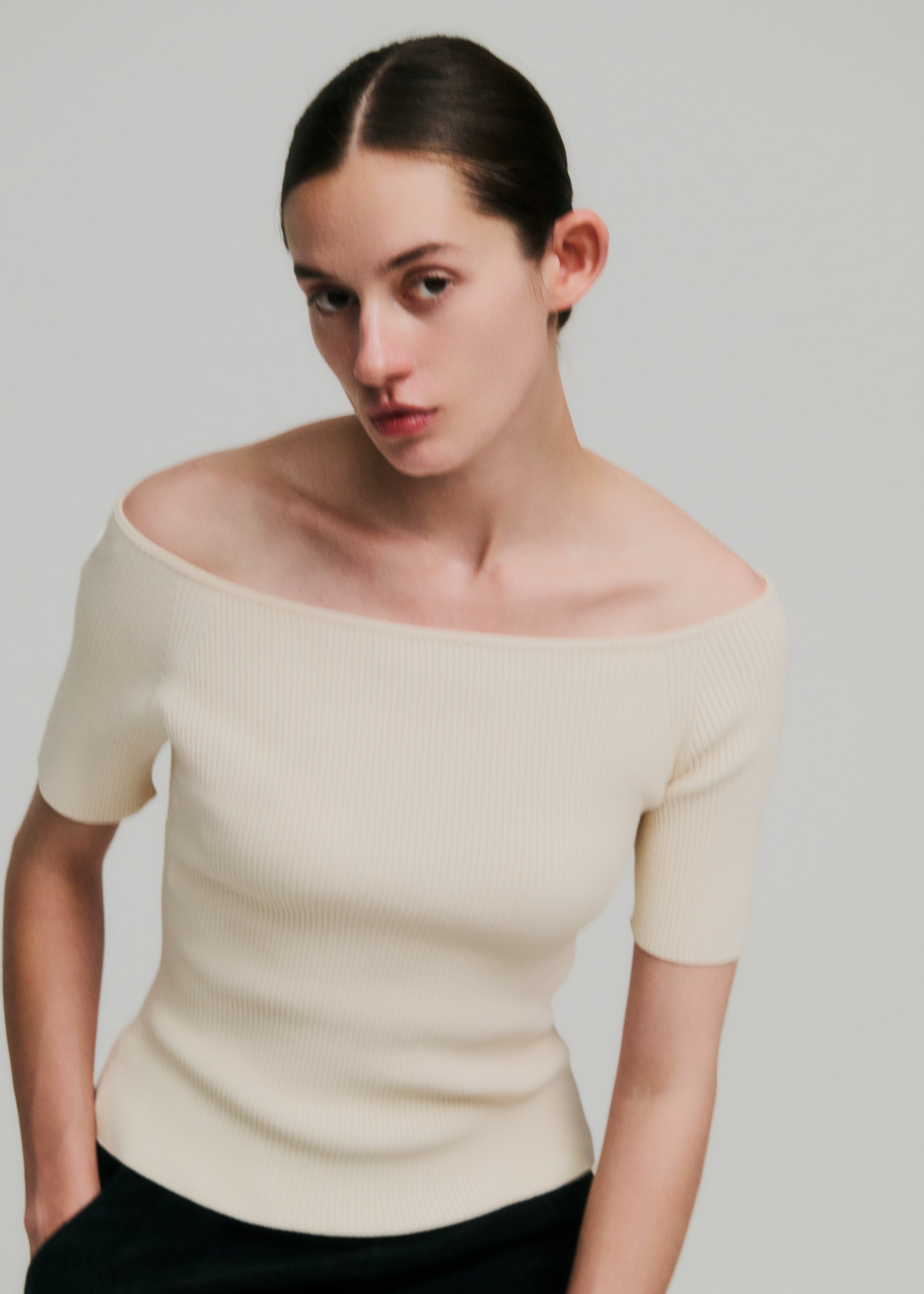 NICENICE MOMENT OPEN SHOULDER SHELL 黒 S nnm1-25s-022-1100-2.jpg